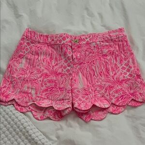 Lilly Pulitzer Buttercup scalloped hem shorts in a pink palm print
